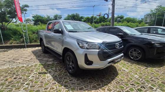 TOYOTA HILUX 2.8 D-4D TURBO DIESEL CD SR 4X4 AUTOMÁTICO